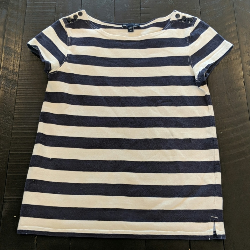 Button shoulder striped sweater